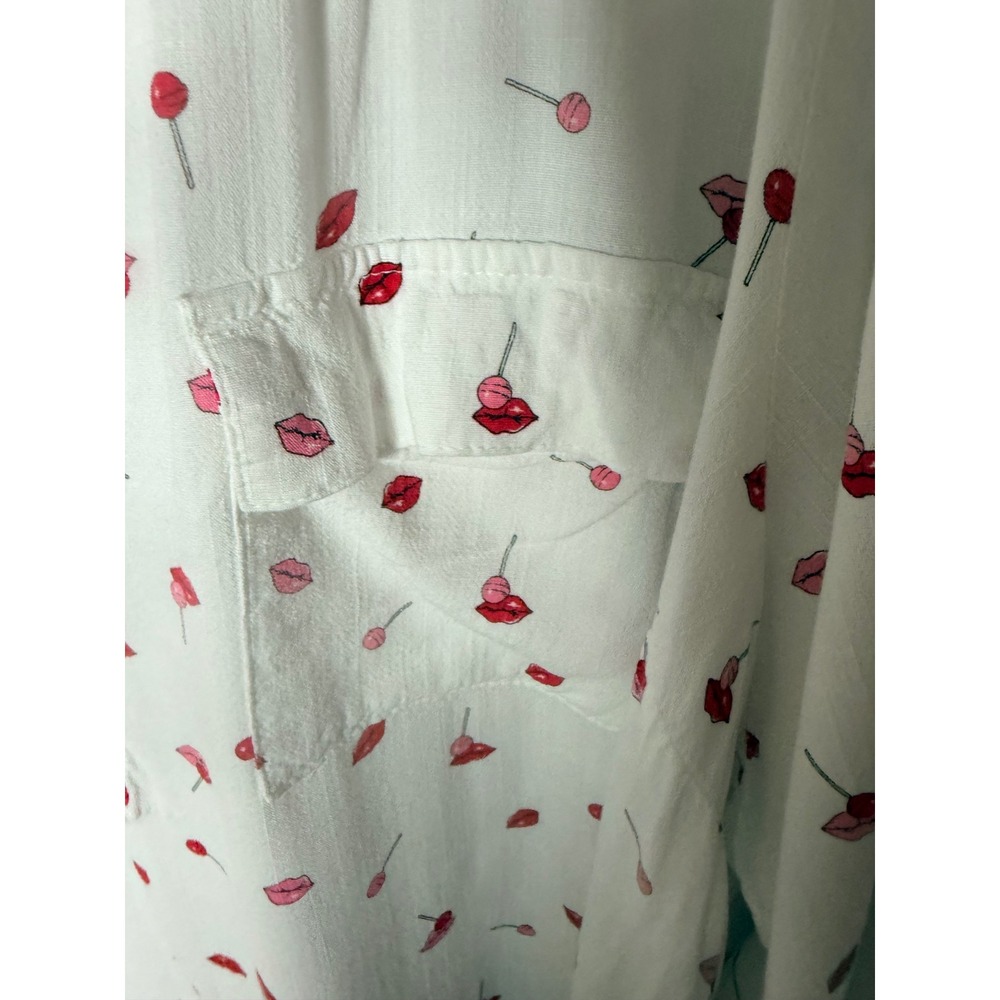 Torrid Harper Blouse Plus Size 4 White Red Lips Lollipops Roll Tab Sleeve Top - Picture 7 of 9